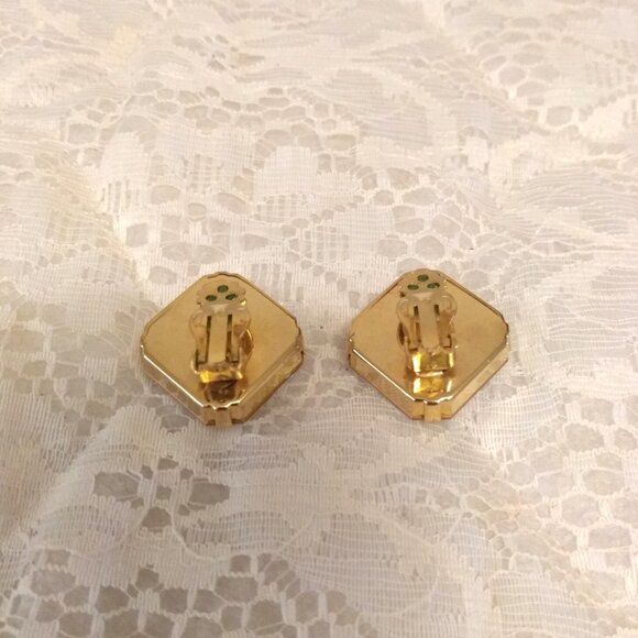Vintage White Clear Crystal Gold Tone Earrings Non-Pierced Clip Earrings - Picture 9 of 9